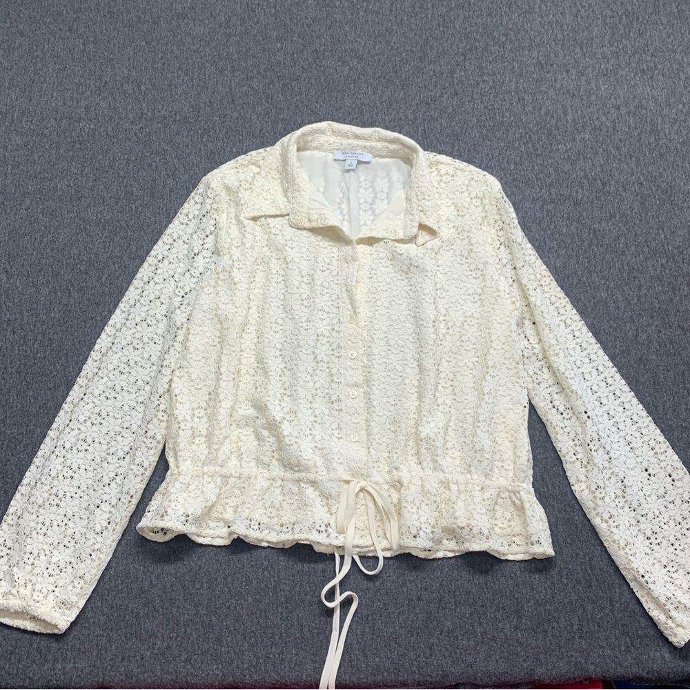 Ann Taylor Weekend Off White Floral Lace Top Cinch Waist  - Size M